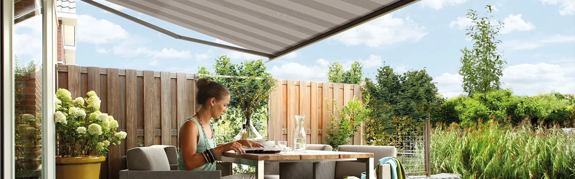 2157-buitenzonwering_knikarmscherm-header.webp 2157-buitenzonwering_knikarmscherm-header.webp